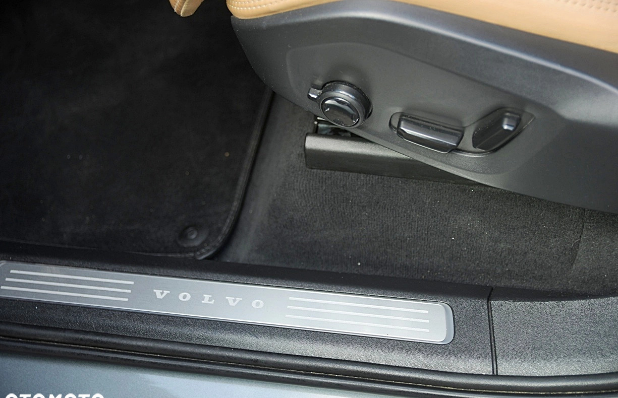 Volvo XC 90 cena 209900 przebieg: 94000, rok produkcji 2019 z Włoszczowa małe 781